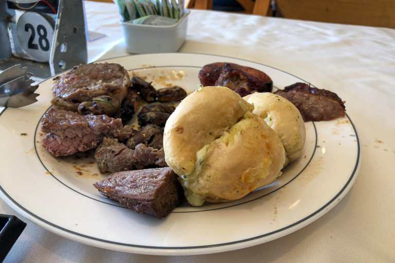 Beef, chicken hearts, and pão de alho (garlic rolls)